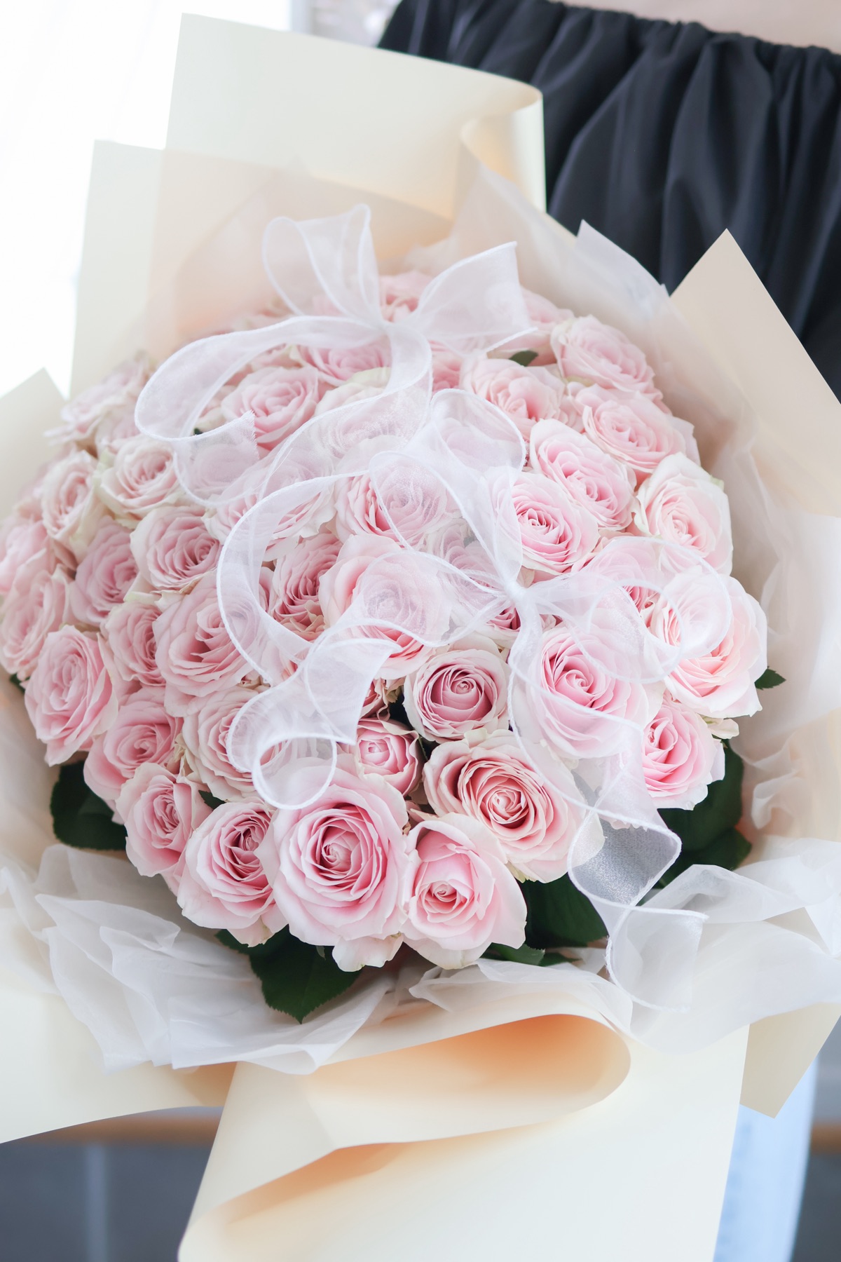 淡いピンクのバラ50本のプロポーズの花束